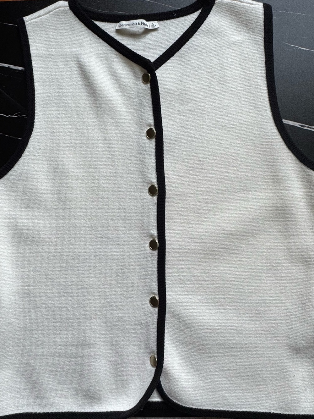 Abercrombie & Fitch Cream Sleeveless Button-Front Vest with Black Trim - Picture 3 of 8